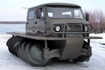 泥地打樁機 無輪越野車的機械美學與實用狂想